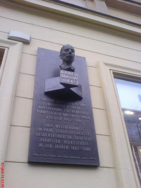Pamětní deska s bustou Rainera Maria Rilkeho v Praze