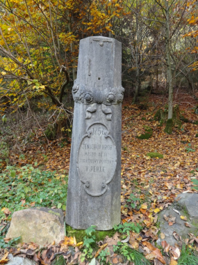 Pomník Ženichův hrob  