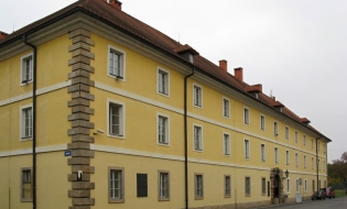 Památník Terezín. Bývalá Magdeburská kasárna – expozice literární tvorby