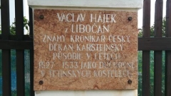 Pamětní deska Václava Hájka z Libočan v Tetíně