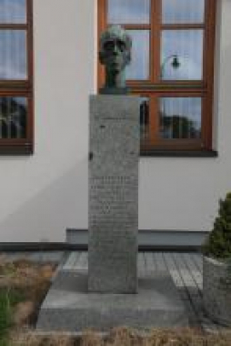 Pomník Františka Hrubína v Chlumu u Třeboně
