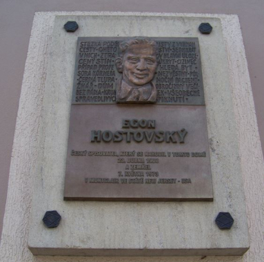Pamětní deska Egona Hostovského v Hronově