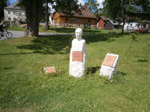 Pomník Josefa Váchala v Prášilech  