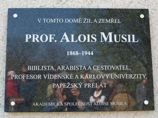 Pamětní deska Aloise Musila v Otrybech  
