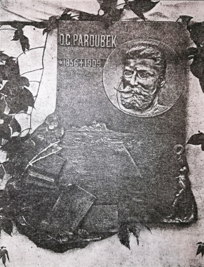 Reliéfní pamětní deska Otakara Georgia Paroubka v Sadské 
