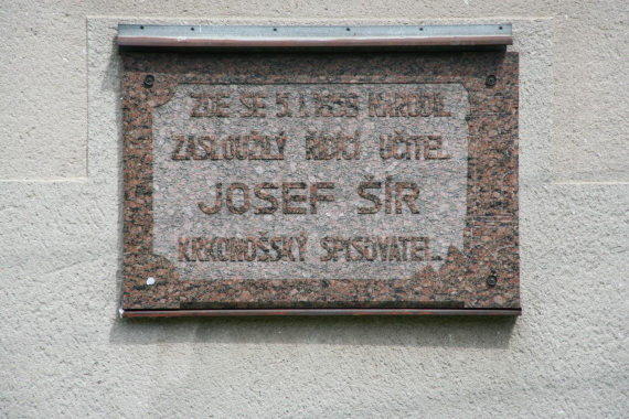 Pamětní deska Josefa Šíra v Horní Branné