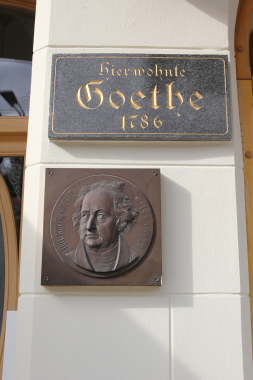 Pamětní deska Johanna Wolfganga von Goetha na Domě  Mozart v Karlových Varech