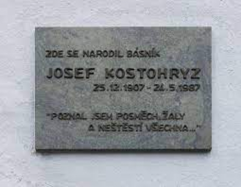 Pamětní deska Josefa Kostohryze v Křenovicích