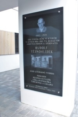 Pamětní deska Rudolfa Těsnohlídka v Bílovicích nad Svitavou