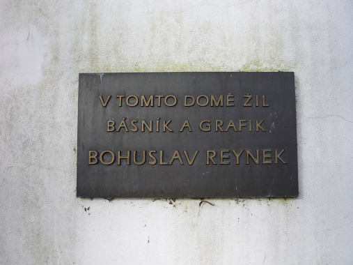 Pamětní deska Bohuslava Reynka v Petrkově