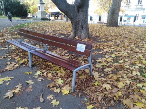 Lavička Miroslava Horníčka v Plzni