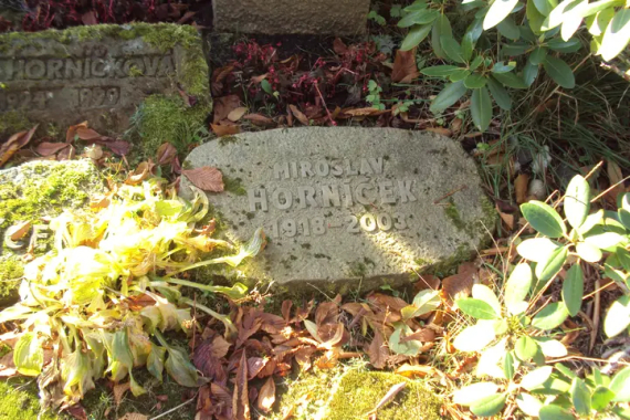 Hrob Miroslava Horníčka