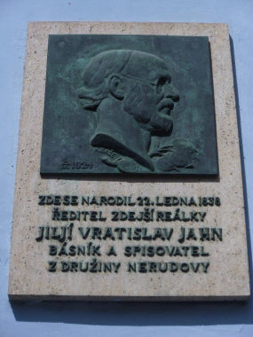 Pamětní deska Jiljího Vratislava Jahna v Pardubicích