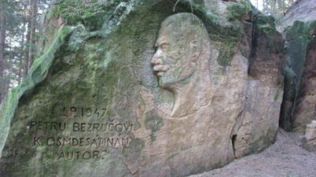 Reliéf na skále u Velkých Opatovic