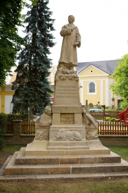 Socha Karla Havlíčka Borovského v Chroustově 
