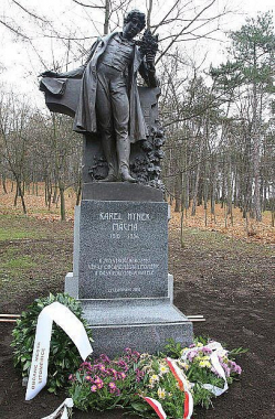 Socha Karla Hynka Máchy v Litoměřicích na úpatí Mostné hory