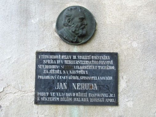Pamětní deska Jana Nerudy ve Vlachově Březí