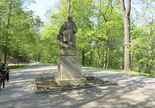 Socha Jaroslava Vrchlického v Praze