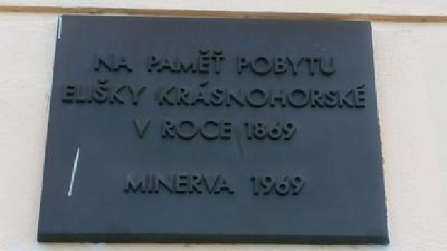 Pamětní deska Elišky Krásnohorské v Lázních Sedmihorky