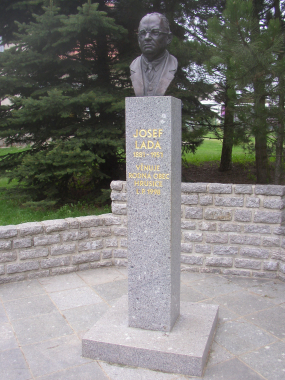 Busta Josefa Lady v Hrusicích