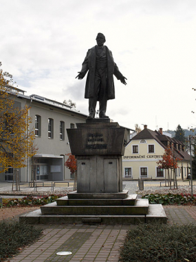 Pomník Františka Ladislava Riegra v Semilech