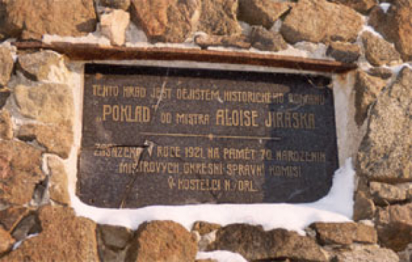 Pamětní deska Aloise Jiráska na hradě Potštejn  