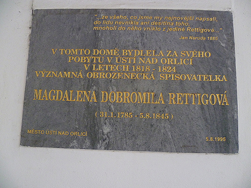 Pamětní deska Magdaleny Dobromily Rettigové v Ústí nad  Orlicí