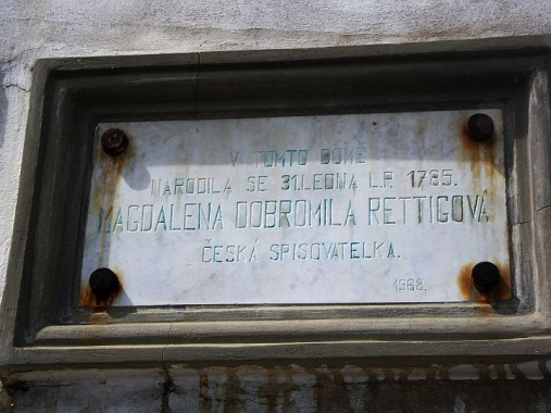 Pamětní deska Magdaleny Dobromily Rettigové ve Všeradicích na zámku