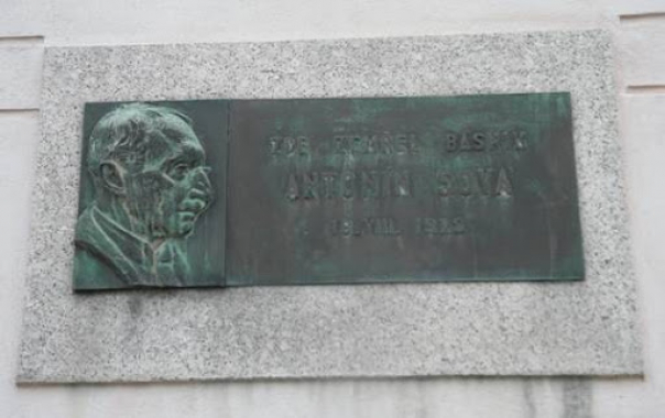 Pamětní deska Antonína Sovy v Pacově