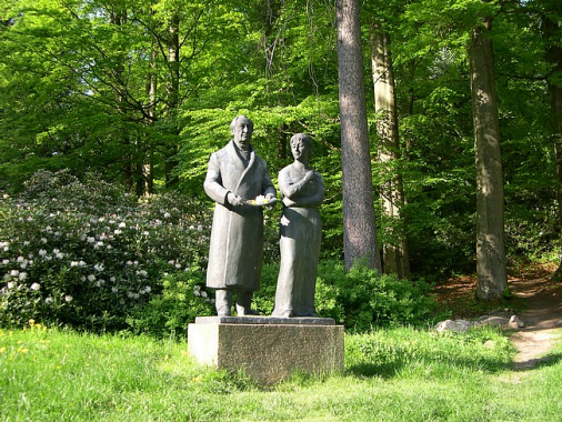 Sousoší Goethe a Múza v Mariánských Lázních 