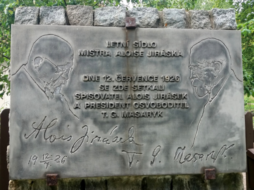 Pamětní deska Aloise Jiráska a T. G. Masaryka  v Hronově