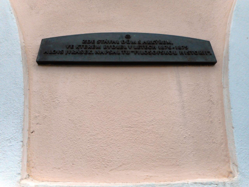 Pamětní deska Aloise Jiráska v Litomyšli – bydliště v letech 1876–1879