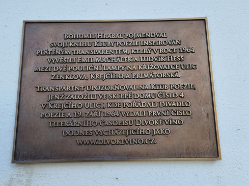 Pamětní deska Klubu poezie a literárního časopisu Divoké víno