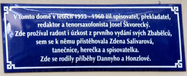 Pamětní deska Josefa Škvoreckého v Praze 5
