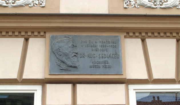 Pamětní deska Augusta Sedláčka v Písku