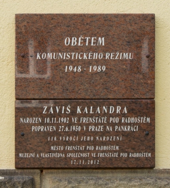 Pamětní deska Záviše Kalandry ve Frenštátě pod Radhoštěm