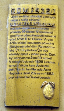 Pamětní deska s připomínkou schůzek českých literátů včetně Adolfa Heyduka