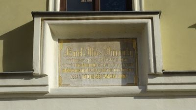 Pamětní deska Karla Aloise Vinařického v Týně nad Vltavou 
