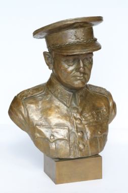 Busta Rudolfa Medka v Praze v uniformě generála