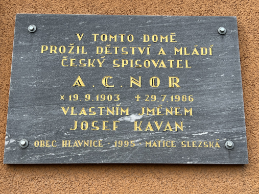 Pamětní deska A. C. Nora v Hlavnici