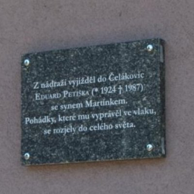 Pamětní deska Eduarda Petišky v Brandýse nad Labem-Staré Boleslavi (budova nádraží)
