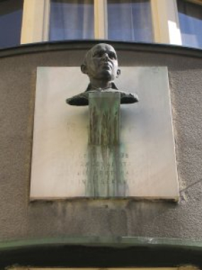 Pamětní deska s bustou Ivana Sekaniny v Praze