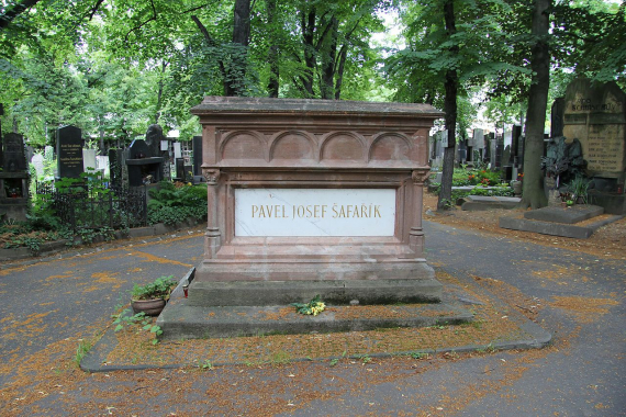 Hrob Pavla Josefa Šafaříka 