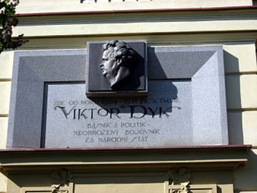 Pamětní deska Viktora Dyka v Praze