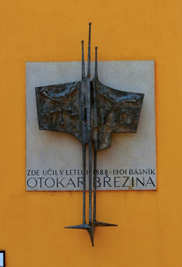 Pamětní deska na budově, kde Otokar Březina učil