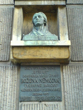 Pamětní deska s bustou v ulici Na Příkopě v Praze