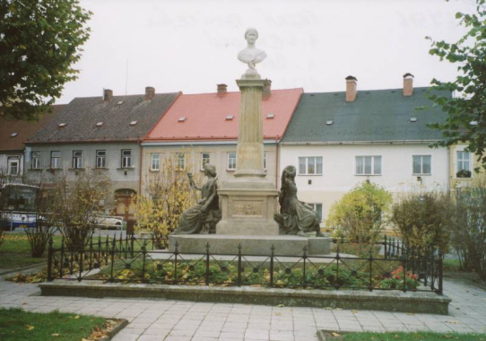 Pomník s bustou Boženy Němcové v České Skalici