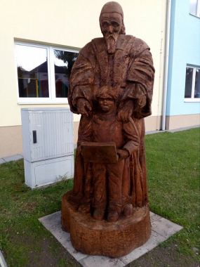 Socha Jana Amose Komenského s žákem v Kozlovicích
