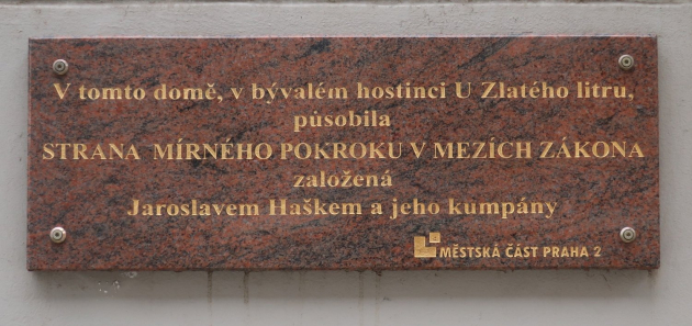 Pamětní deska založení Strany mírného pokroku v mezích zákona