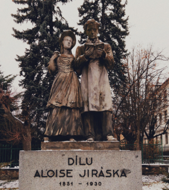 Pomník dílu Aloise Jiráska v Příbrami  